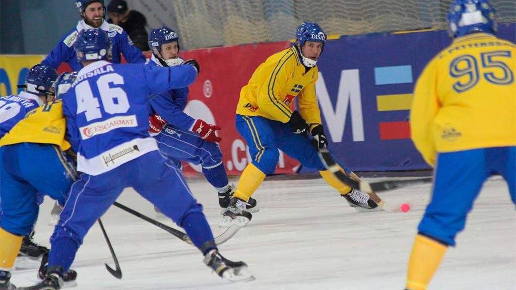 Сборная Швеции стала соперником России по финалу чемпионата мира по бенди