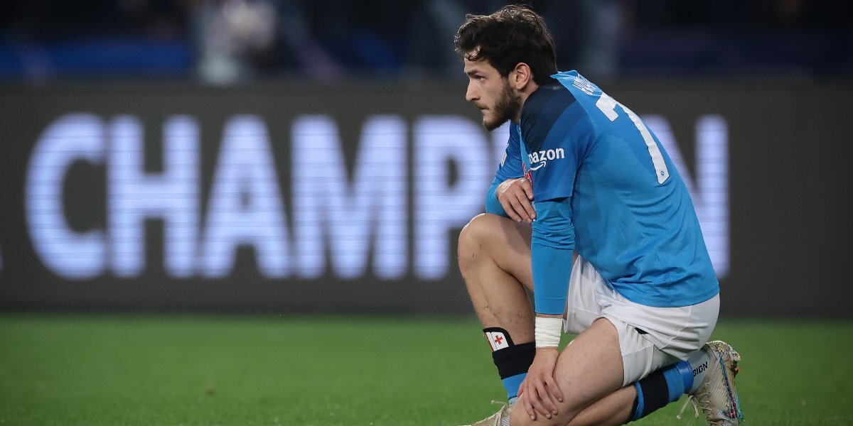 Кварацхелия извинился перед болельщиками «Наполи» за незабитый пенальти «Милану» в четвертьфинале Лиги чемпионов