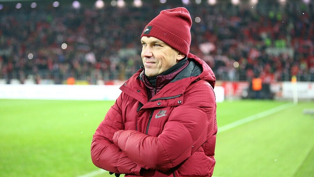 «Челябинск» продлил контракт с главным тренером Романом Пилипчуком