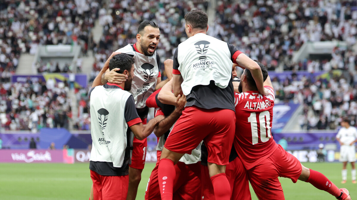 Сборная Иордании победила Ирак в 1/8 финала Кубка Азии, забив два гола в  добавленное время