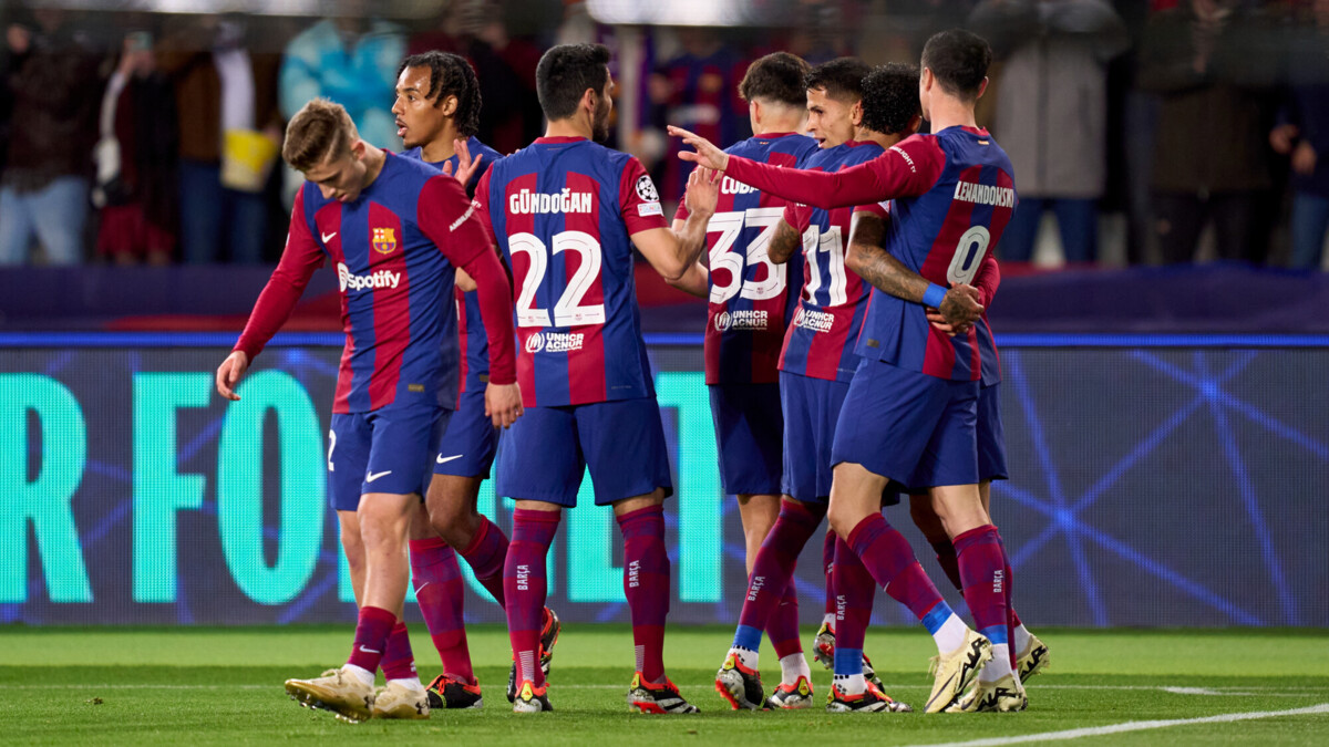 «Барселона» на своем поле обыграла «Наполи» и вышла в четвертьфинал Лиги чемпионов