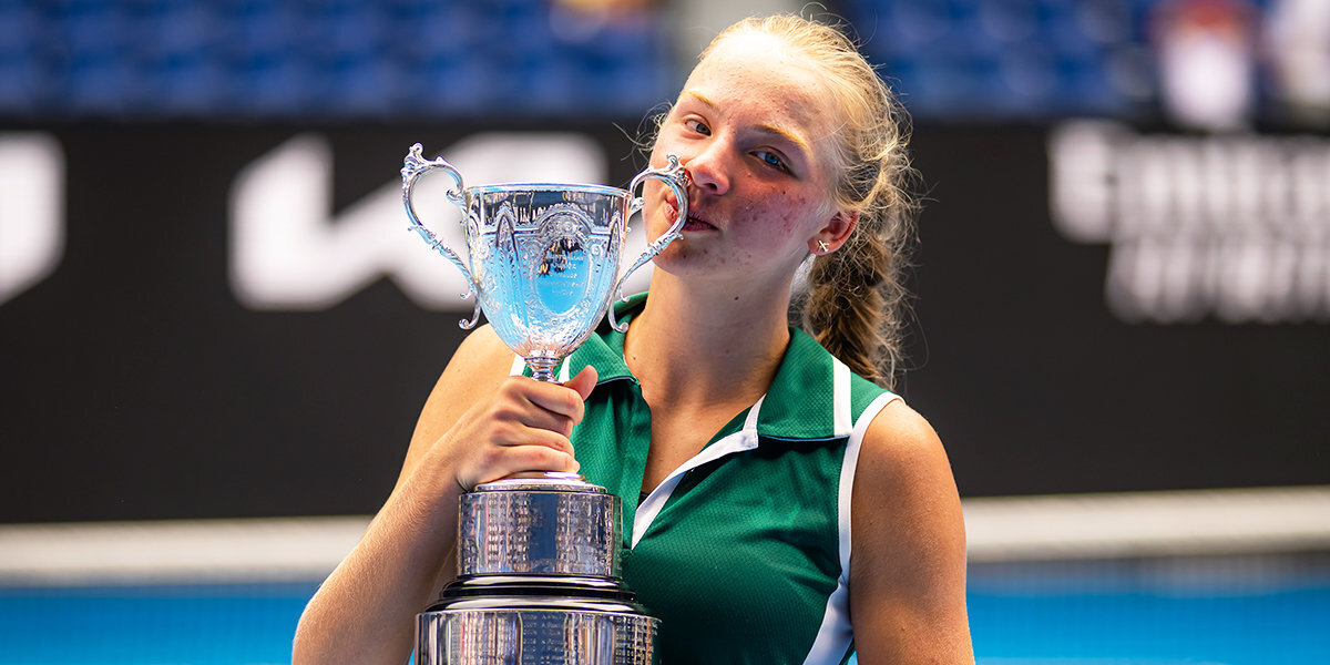 «Было очень много поздравлений от людей, с которыми я совсем не общаюсь» — победительница юниорского Australian Open Корнеева