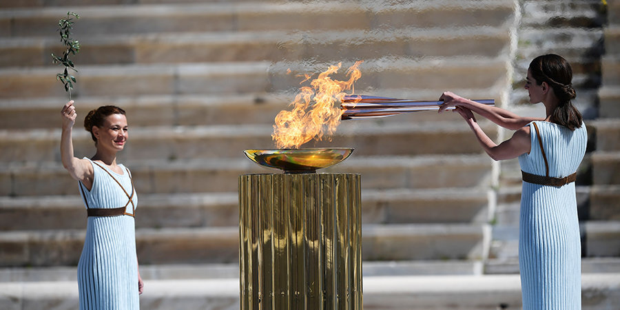 Олимпийский огонь передали организаторам Игр-2020 в Токио