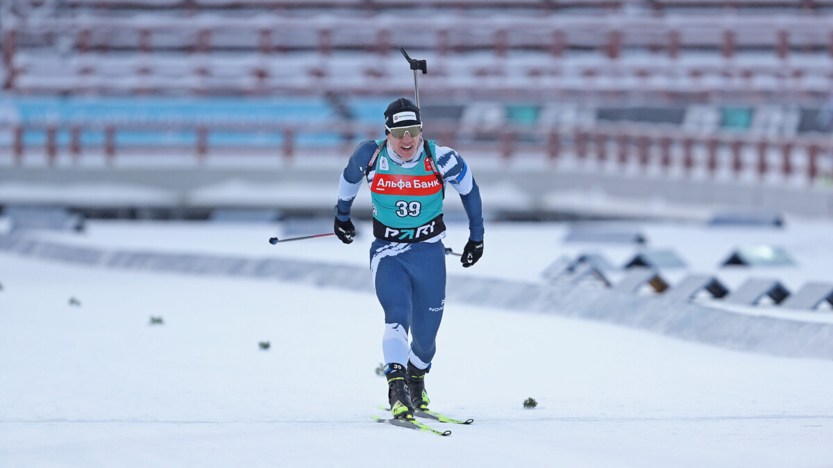 Латыпов выиграл спринт на втором этапе Кубка России по биатлону в Ханты‑Мансийске