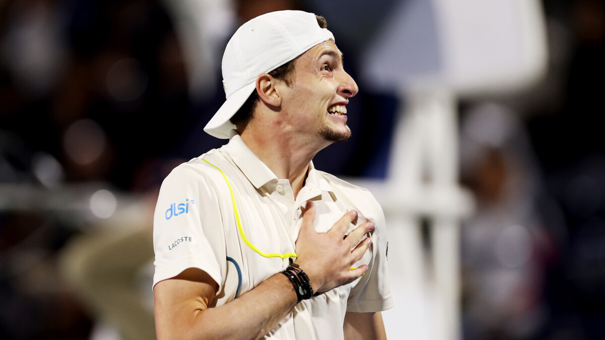 Умбер обыграл Бублика в финале теннисного турнира в Дубае