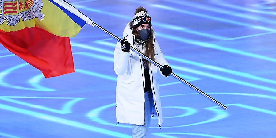 Сноубордистку из Андорры увезли на носилках после серьезного падения на Олимпиаде