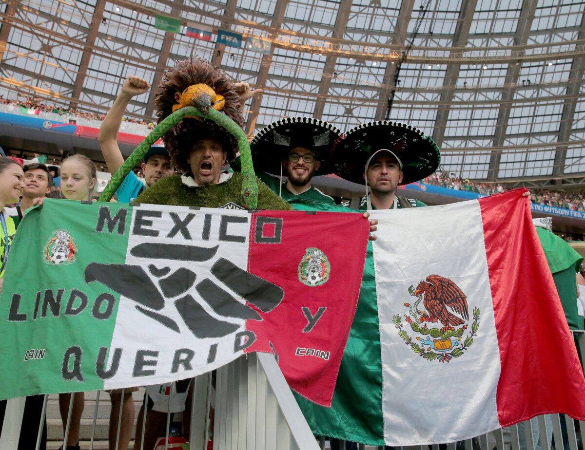 Матч между сборными Мексики и Гондураса посетили 70 тысяч зрителей