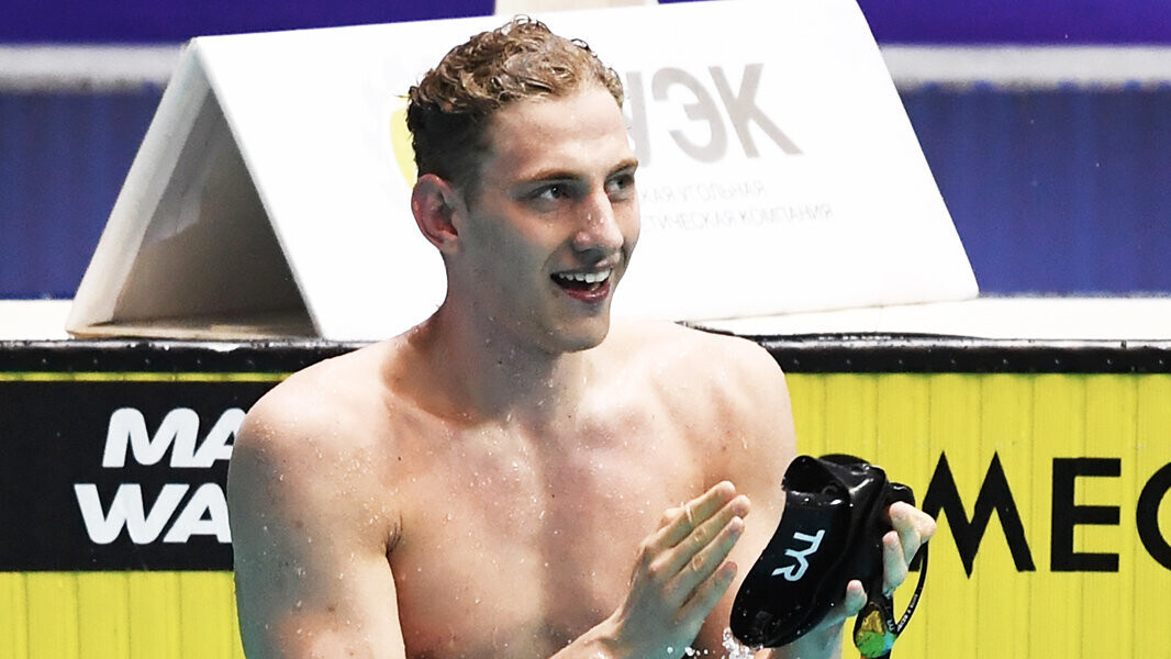 Бородин одержал победу на дистанции 400 м комплексным плаванием на ЧР на короткой воде