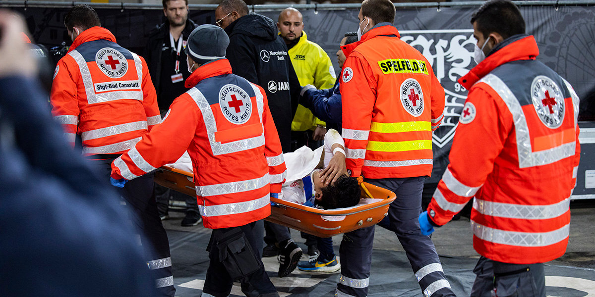 Футболист «Штутгарта» Эндо потерял сознание во время матча — СМИ
