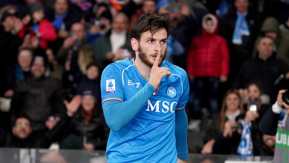 «Наполи» поделил очки с «Торино» в матче чемпионата Италии, Кварацхелия забил мяч