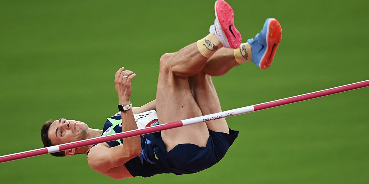 Спортсмен одержавший победу. Легкая атлетика прыжки в высоту Иванюк. Ященко прыгун в высоту.