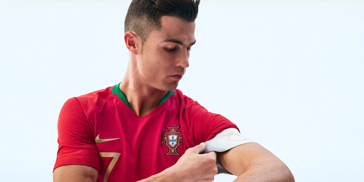 Роналду представил новую форму сборной Португалии