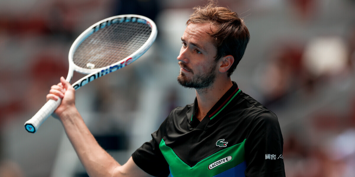 Медведев вышел в четвертьфинал теннисного турнира в Вене