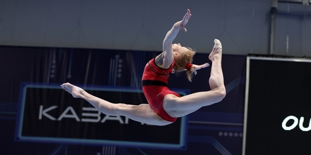 «Моя главная соперница — я сама, а не Мельникова» — гимнастка Виктория Листунова о ЧР