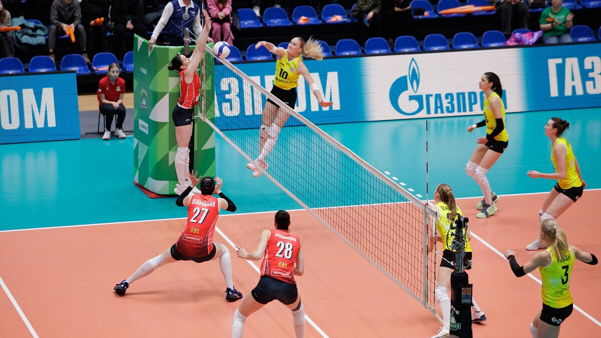 Волейболистки «Уралочки» обыграли «Ленинградку» в матче Суперлиги