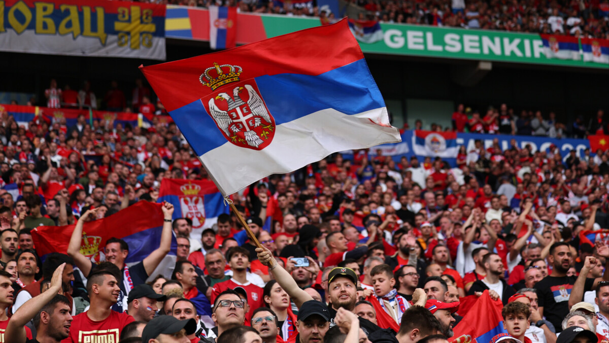 УЕФА открыл дело против Футбольного союза Сербии из‑за поведения фанатов на матче ЕВРО‑2024 против англичан