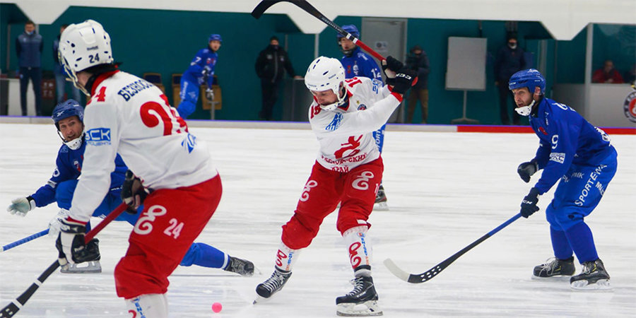 «Енисей» в пятый раз выиграл чемпионат России по хоккею с мячом