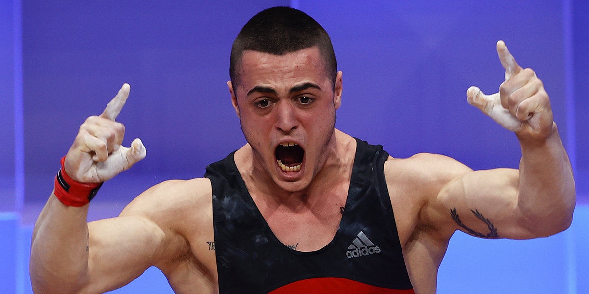 Болгарин Насар в возрасте 18 лет обновил мировой рекорд на чемпионате мира по тяжелой атлетике