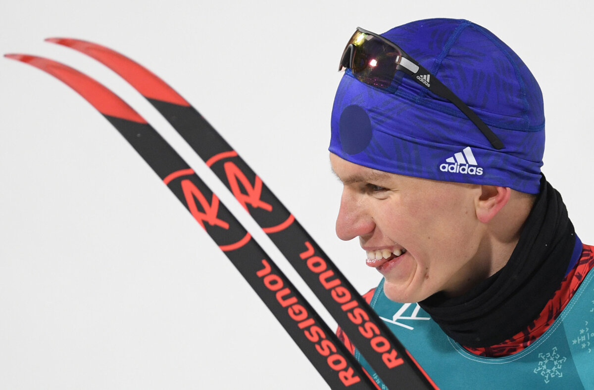 Большунов отобрал медаль у норвежцев в спринте, Непряева не дотянулась до призов