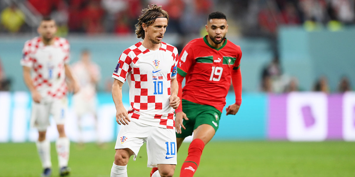 Сборная Хорватии обыгрывает марокканцев со счетом 2:1 после первого тайма матча за бронзу ЧМ-2022