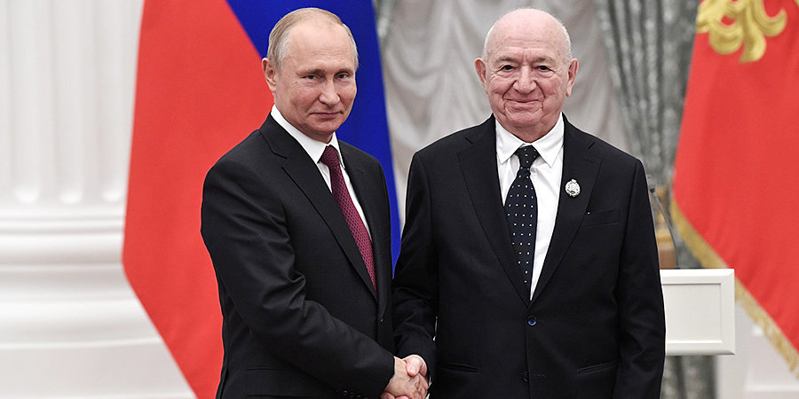 Путин подарил часы Симоняну в честь его 95-летия