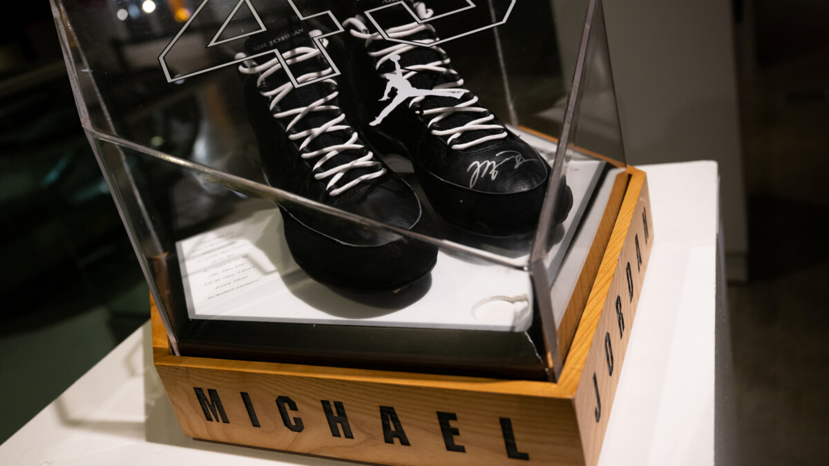 Кроссовки Майкла Джордана с финала НБА 1996 года проданы за 482 тысячи долларов