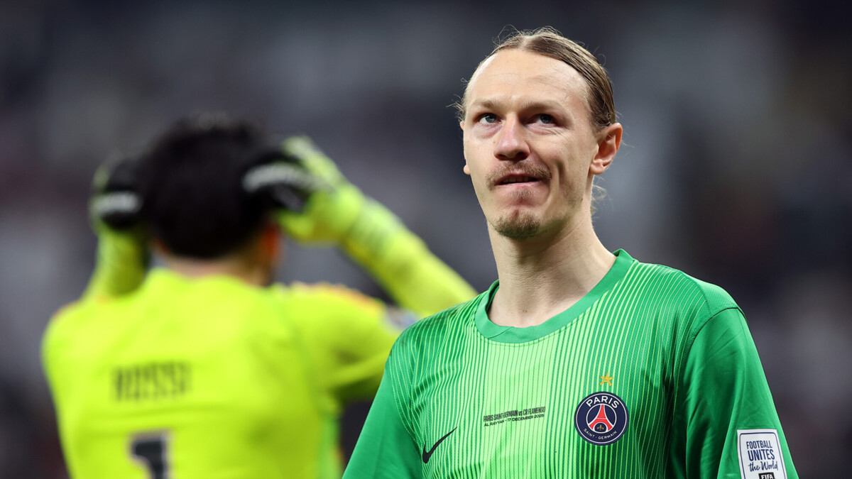 Луис Энрике обнял Сафонова после финала Межконтинентального кубка