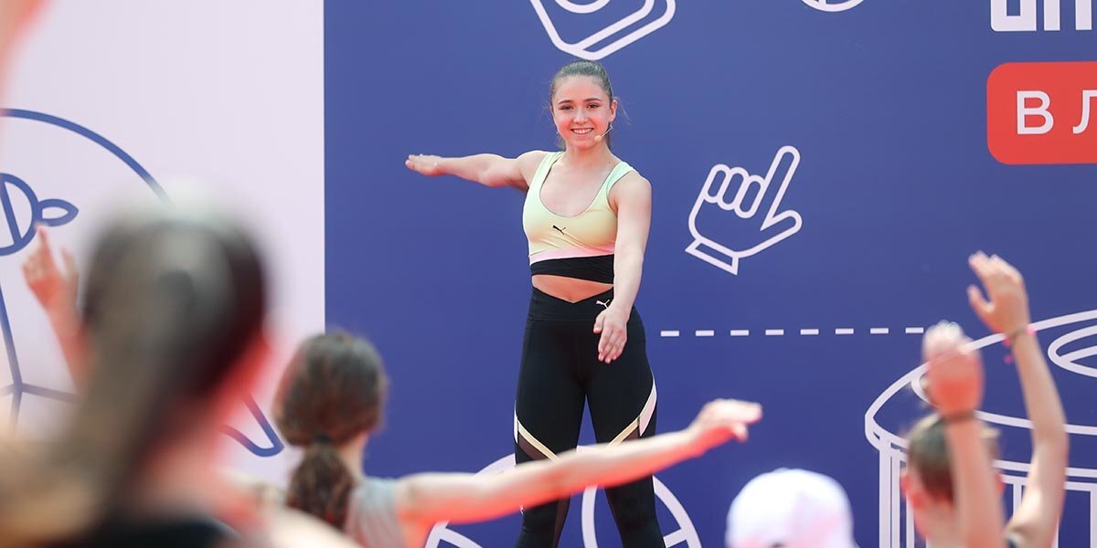 Фигуристка Валиева провела открытую фитнес-тренировку в «Лужниках»