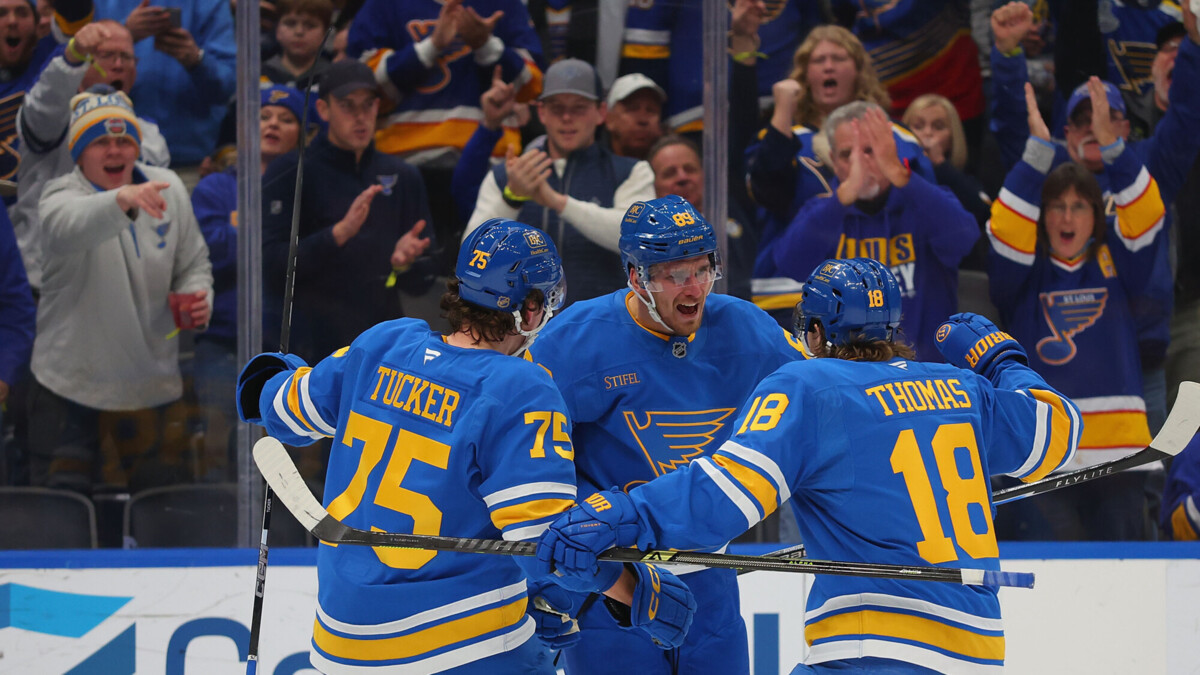 «Сент‑Луис» уступил «Бостону» в матче НХЛ, Бучневич набрал два очка