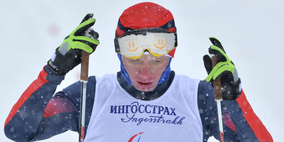 Российский биатлонист Чохлаев выиграл спринт на зимних играх паралимпийцев «Мы вместе. Спорт» в соревнованиях спортсменов с нарушениями зрения