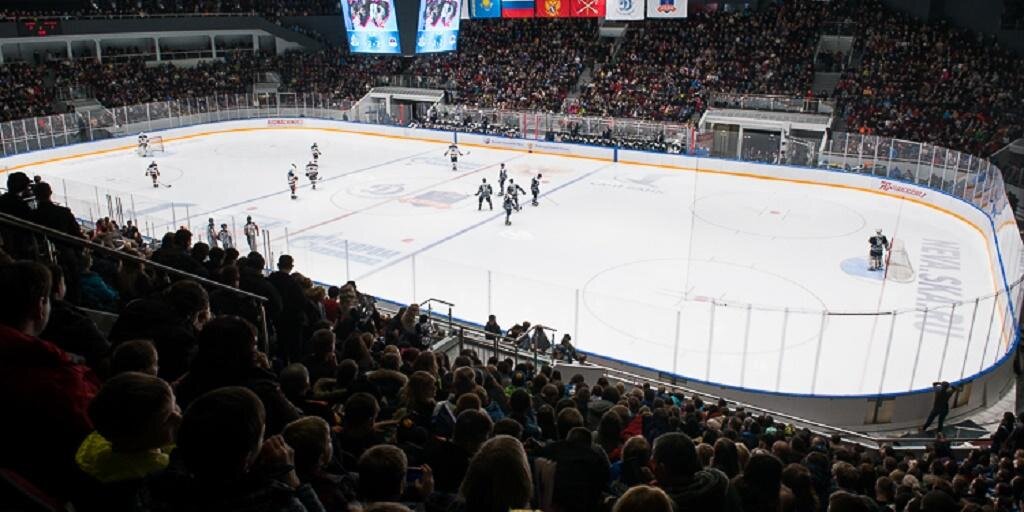 9765 человек на матче ВХЛ в Петербурге. Как они там оказались?