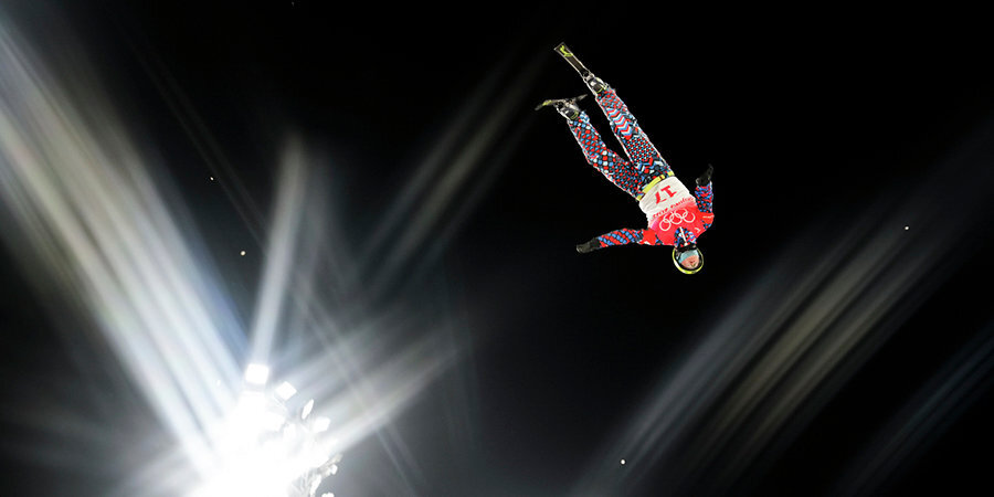 Россиянин Илья Буров с первого места вышел в финал ОИ в лыжной акробатике