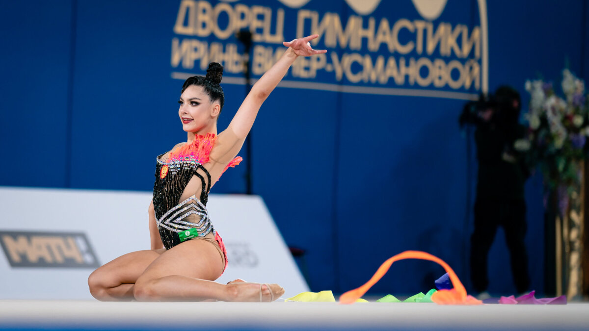 Голые российские гимнастки (92 photo)