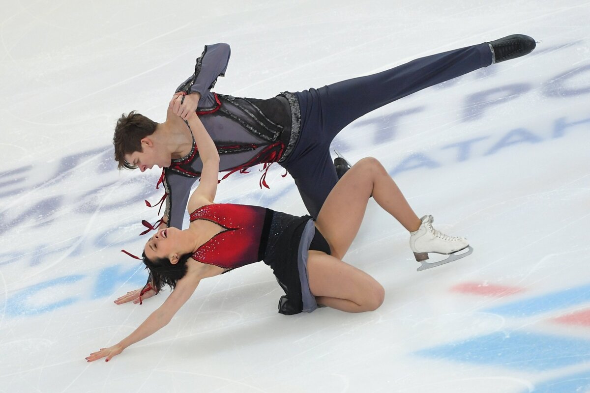 Попова и Мозгов лидируют после ритм-танца на Универсиаде