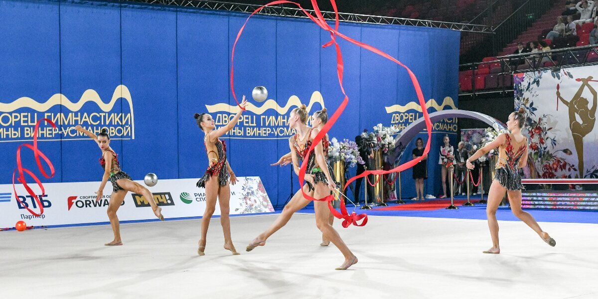 Клуб Россия выиграл финал в групповых упражнениях с лентами и мячами на III этапе Кубка Сильнейших по художественной гимнастике