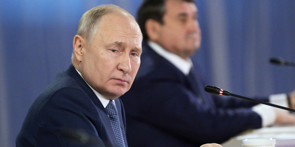 Путин: «Нам надо что‑то делать с дельцами от хоккея, тащат наших игроков за границу. Ущерб наносится очевидный»