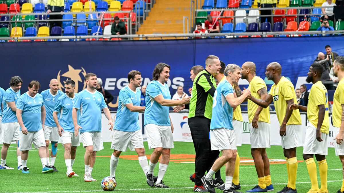 Команда легенд «Зенита» проиграла сборной мира в матче Кубка легенд