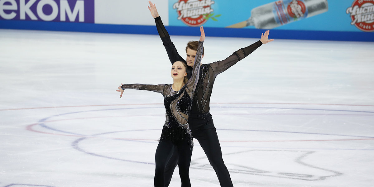 Бойкова и Козловский лидируют после короткой программы в соревнованиях пар на этапе Гран-при России в Сочи