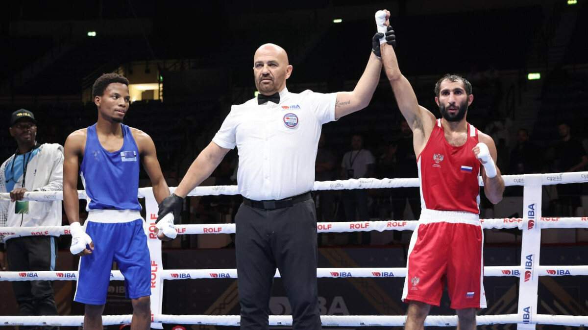 Российский боксер Худоян вышел в четвертьфинал чемпионата мира в Дубае