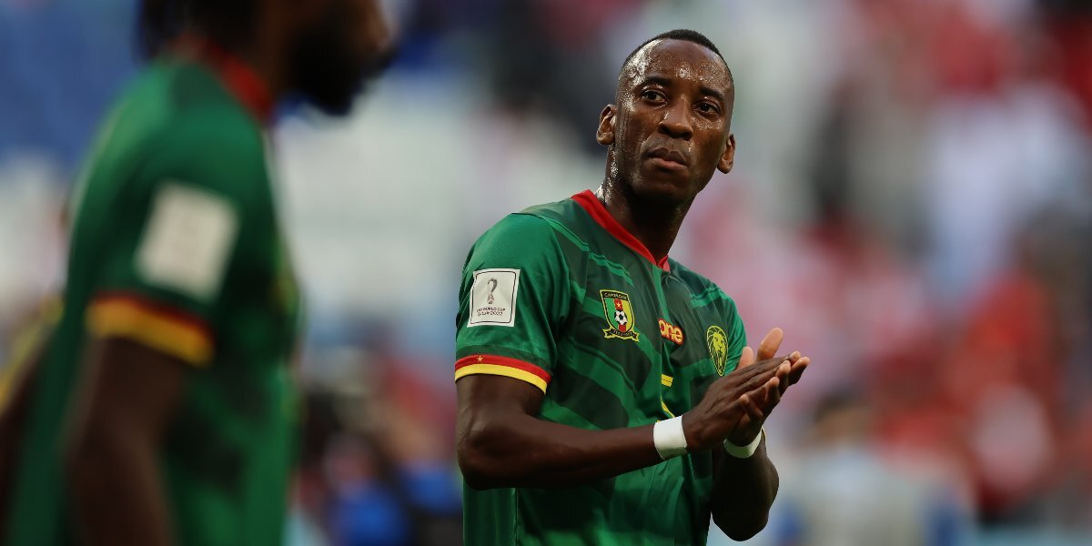 Полузащитник сборной Камеруна Ондуа выставил бутсы с флагом России на благотворительный аукцион