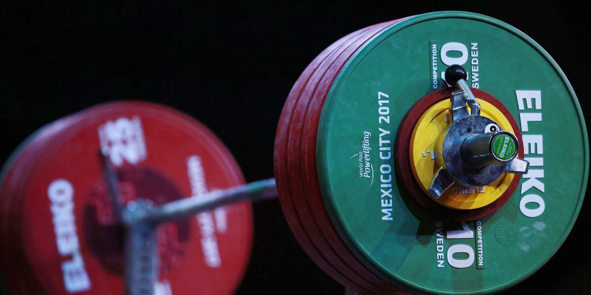 Международная федерация тяжелой атлетики разрешила россиянам соревноваться в нейтральном статусе