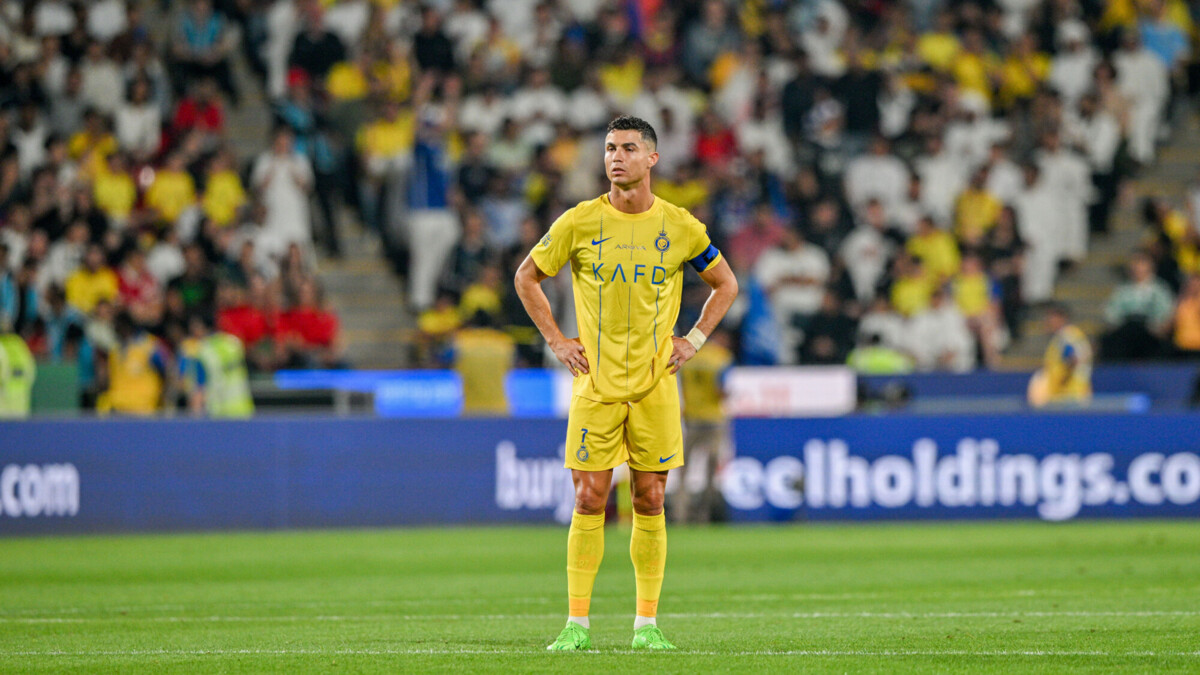 «Аль‑Наср» проиграл «Аль‑Хилялю» в полуфинале Суперкубка Саудовской Аравии, Роналду получил красную карточку