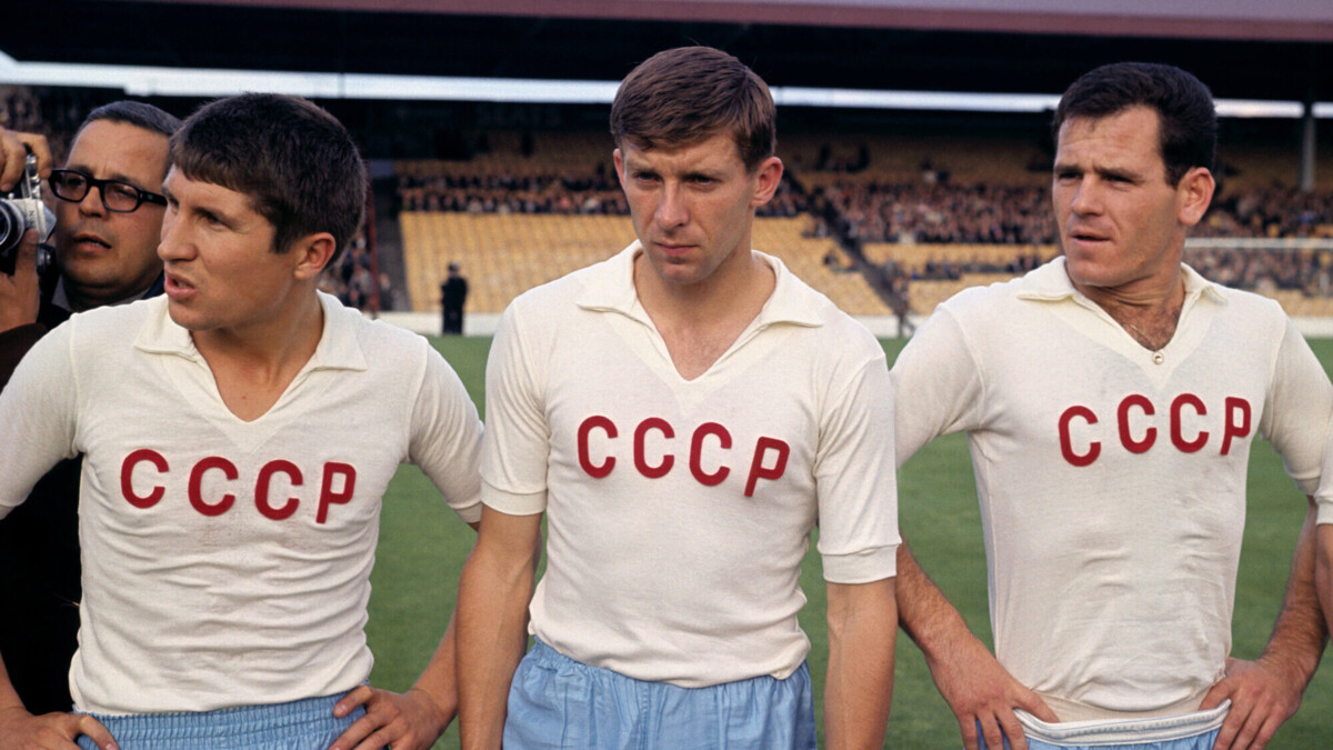 Владимир Пономарев рассказал историю, как футболисты сборной СССР пили водку из тарелок