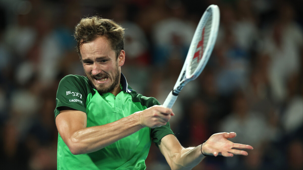 Медведев проиграл Синнеру четвертый сет в финале Australian Open