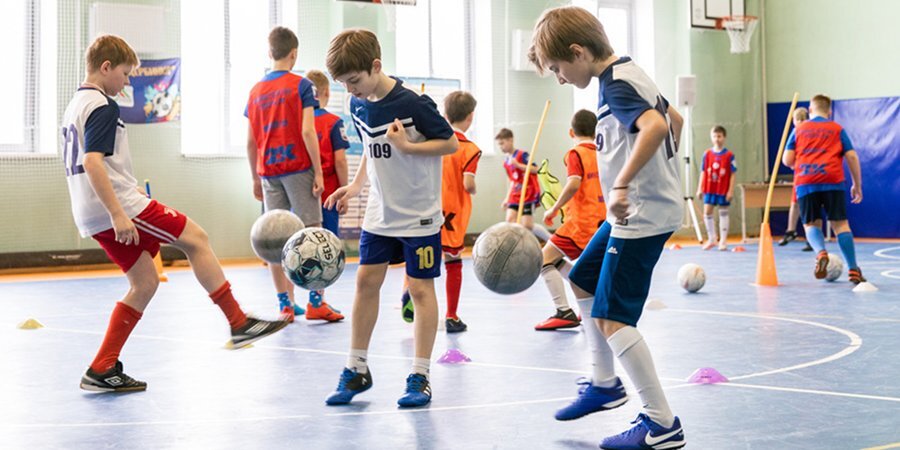 В восьми регионах России введен урок футбола