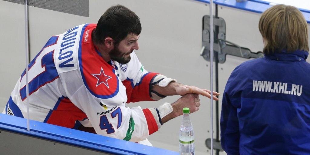 «Радулов обнял и извинился». Женщина, которая работает хоккейным судьей