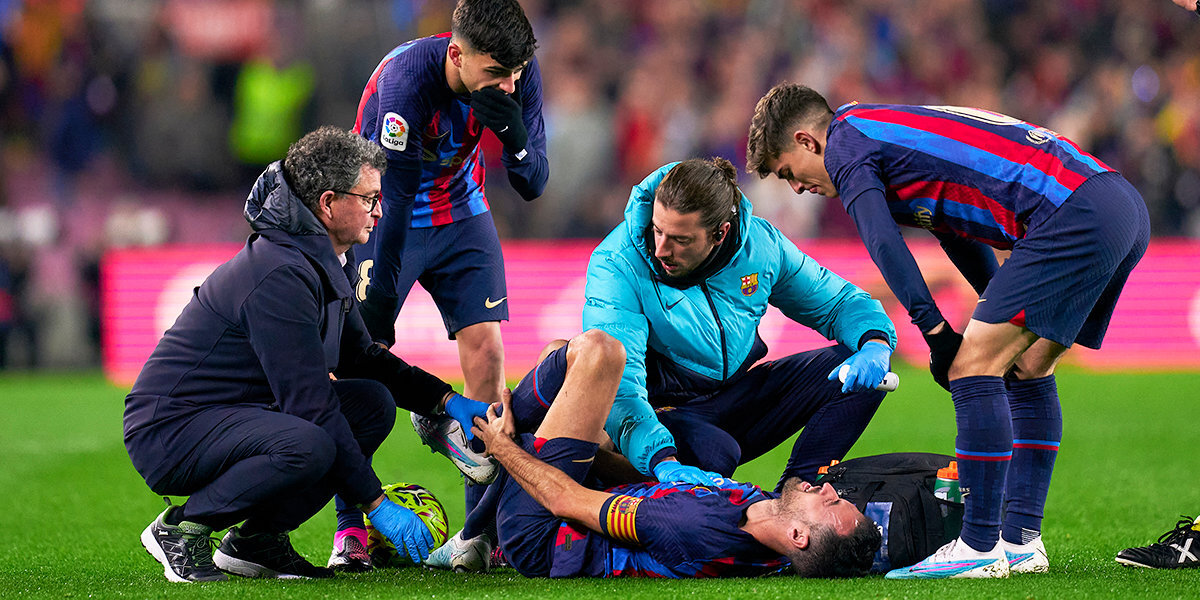 Футболист «Барселоны» Бускетс пропустит до трех недель из-за травмы — СМИ
