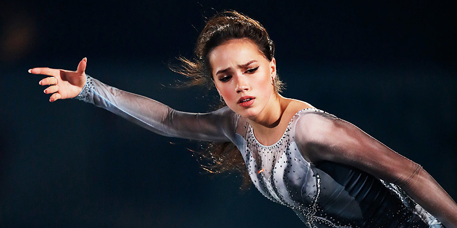 Загитова упала во время выступления на шоу в Москве. Это первый прокат олимпийской чемпионки с января