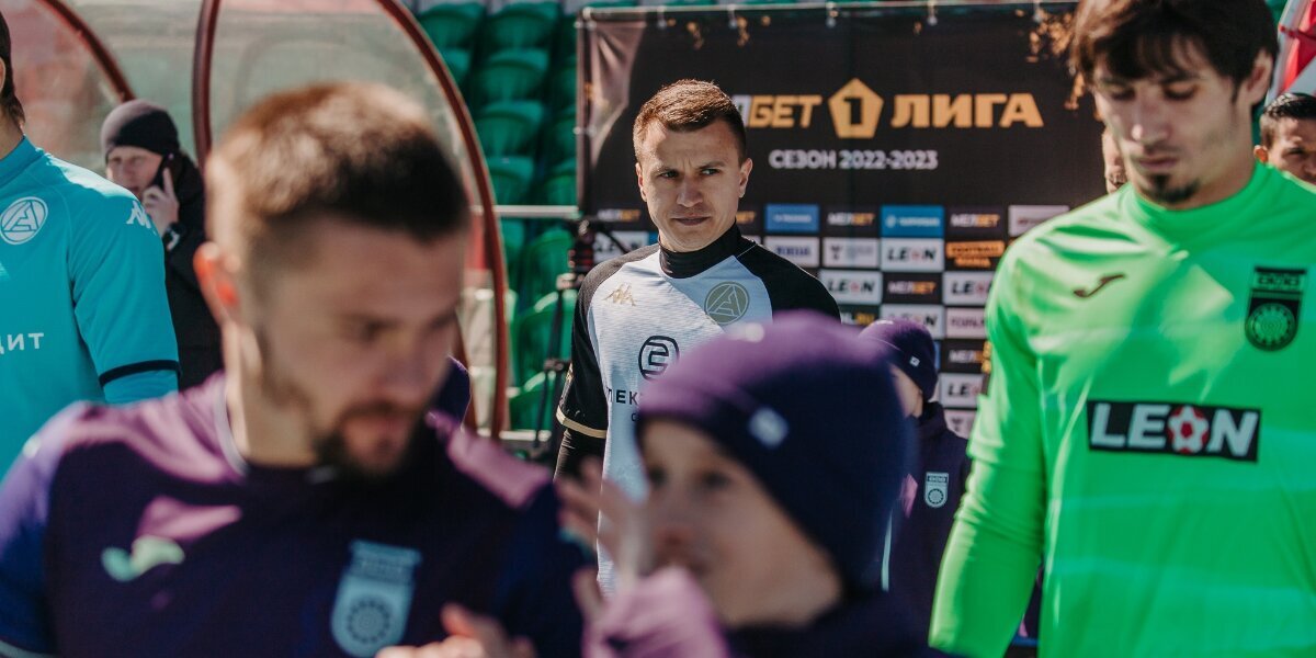 Футболист «Акрона» Савичев считает, что главный тренер команды Калешин мог бы возглавить любой клуб РПЛ