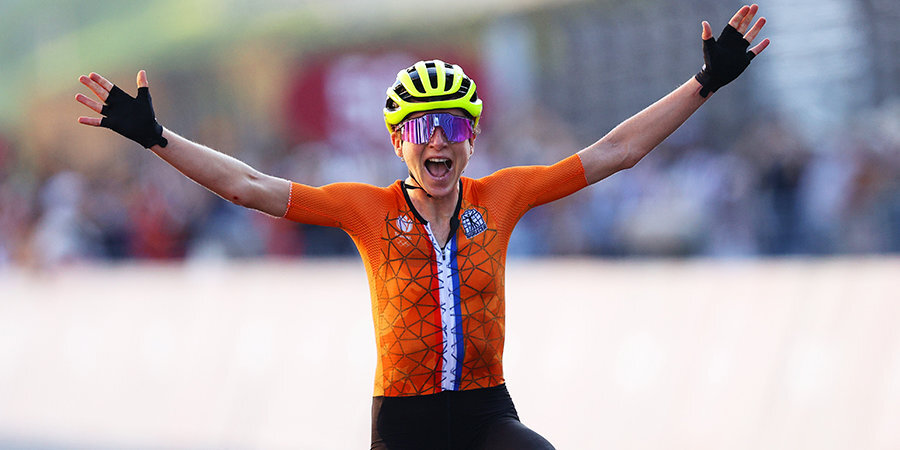 Велогонщица ван Влойтен потеряла из вида соперницу и подумала, что выиграла Олимпиаду
